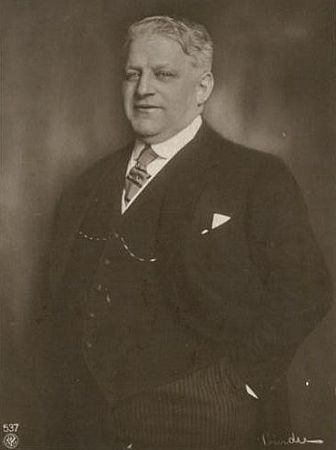Ferry Sikla um 1920; Urheber: Alexander Binder (1888–1929); Quelle: Wikimedia Commons; NPG-Karte Nr. 537; Lizenz: gemeinfrei