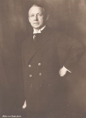 Hans Wassmann vor 1929; Urheber: Alexander Binder (1888–1929); Quelle: Wikipedia; Photochemie-Karte Nr. 1358