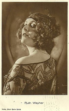 Ruth Weyher vor 1929; Urheber: Alexander Binder (18881929); Quelle: filmstarpostcards.blogspot.com; Ross-Karte Nr. 787/4; Lizenz: gemeinfrei