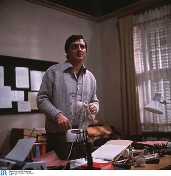 Helmut Fischer (Mitte) als Kriminalkommissar Lenz in der "Tatort"-Episode "Wohnheim Westendstraße" (1976); Foto (Bildname: 21962-7-21); zur Verfügung gestellt vom Bayerischen Rundfunk (BR); Copyright BR/Foto Sessner