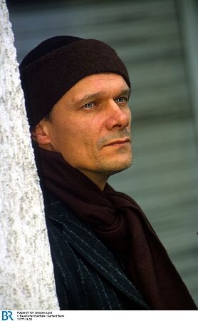 Edgar Selge (Kriminalhauptkommissar Jürgen Tauber) in der "Polizeiruf 110"-Folge "Gelobtes Land" (2001). Foto (Bildname: 11777-14-33) zur Verfügung gestellt vom Bayerischen Rundfunk (BR); Copyright BR/Foto Gerhard Blank