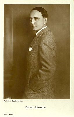 Ernst Hofmann, fotografiert von Suse Byk (1884–1943); Quelle: filmstarpostcards.blogspot.de; Ross-Karte Nr.3359/1 Lizenz: gemeinfrei