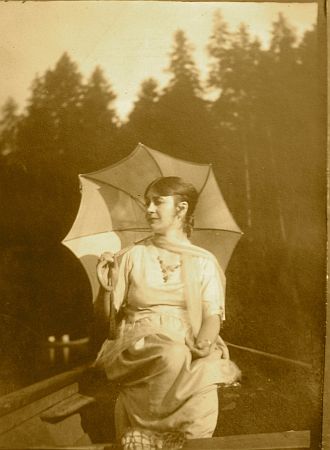 Grete Diercks kurz nach der Eheschließung im Jahre 1923; Quelle: Privates Fotoarchiv der Nachfahren von Grete Diercks, zur Verfügung gestellt von deren Enkel Peter Schati