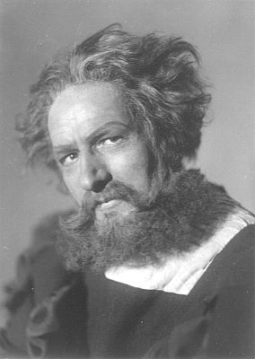 Bruno Decarli als Gtz von Berlichingen in dem gleichnamigen Schauspiel von Johann Wolfgang von Goethe ("Staatstheater Dresden", Neueinstudierung 22.03.1932), fotografiert von Ursula Richter (18861946); Quelle: Deutsche Fotothek, (file: df_pos-2009-a_0002840); Eigentmer / Copyright SLUB Dresden/Deutsche Fotothek/Ursula Richter/Datierung: 1932; Quelle: www.deutschefotothek.de; Genehmigung zur Verffentlichung: 30.03.2017