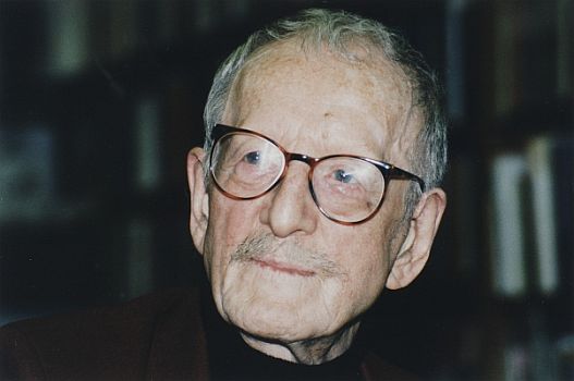 Erwin Geschonneck, 1996 fotografiert von Klaus Morgenstern (19392012); Quelle: Deutsche Fotothek (file: df_mo_0000475_018); Copyright SLUB Dresden/Deutsche Fotothek/Klaus Morgenstern; Urheber: Klaus Morgenstern; Datierung: 15.05.1996; Quelle: www.deutschefotothek.de; Genehmigung zur Verffentlichung: 30.03.2017