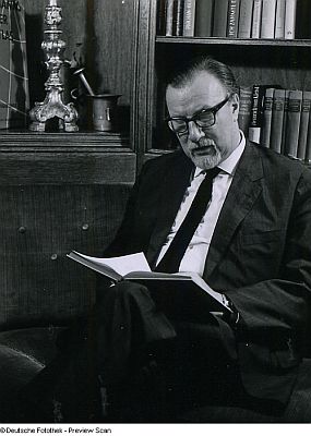 Portrait Martin Held, 1961 fotografiert von Fritz Eschen (19001964); Quelle: Deutsche Fotothek, (file: df_e_0040667); Copyright SLUB Dresden/Deutsche Fotothek/Fritz Eschen; Urheber: Fritz Eschen; Datierung: 04.06.1961; Quelle: www.deutschefotothek.de