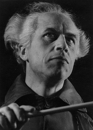 Werner Hinz als Zauberer Prospero in "Der Sturm" von William Shakespeare 1946 am "Deutschen Schauspielhaus", Hamburg; fotografiert von Gerd Mingram (1910–2001), genannt Germin; Quelle: Deutsche Fotothek, (file: df_ger-pos_0000726); Copyright SLUB Dresden/Deutsche Fotothek/Germin; Datierung: 1946; Quelle: www.deutschefotothek.de
