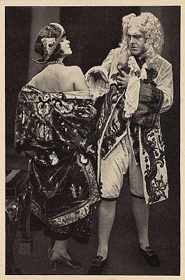 Szenenfoto mit Ria Jende als Kmdiantin Orzelcka und Rudolf Basil als Kurfrst August der Starke aus dem Stummfilm "Der galante Knig" (1920); Quelle: Deutsche Fotothek, (file: df_pos-2006-a_0000867) aus "Vom Werden deutscher Filmkunst/1. Teil: Der stumme Film" von Dr. Oskar Kalbus (Berlin 1935, S.52); Ross-Verlag, 1920; Copyright: SLUB Dresden/Deutsche Fotothek/Unbekannter Fotograf; Quelle: www.deutschefotothek.de; Genehmigung zur Verffentlichung: 30.03.2017