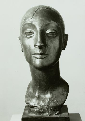 Bronzebste von Margo Lion, geschaffen 1926 von Georg Kind (18971945) und fotografiert 1980 von Regine Richter; Verwalter: Staatliche Kunstsammlungen Dresden (SKD)/Skulpturensammlung (Signatur/Inventar-Nr.: ZV 3045); Quelle: Deutsche Fotothek, (file: df_hauptkatalog_0195784); Copyright SLUB Dresden/Deutsche Fotothek/Regine Richter; Datierung: 1980; Quelle: www.deutschefotothek.de; Genehmigung zur Verffentlichung: 30.03.2017