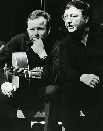 Der Liedermacher Franz Josef Degenhardt und der Kabarettist Wolfgang Neuss 1968 auf einer Veranstaltung im "Deutschen Schauspielhaus", Hamburg; fotografiert von Gerd Mingram1) (19102001), genannt Germin; Quelle: Deutsche Fotothek, (file: df_ger-pos_0007233); Copyright SLUB Dresden/Deutsche Fotothek/Germin; Datierung: 1968; Quelle: www.deutschefotothek.de; Genehmigung zur Verffentlichung: 30.03.2017