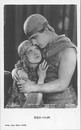 May McAvoy als Esther und Ramn Novarro als Judah Ben Hur in dem Stummfilm "Ben-Hur" (1925) von Fred Niblo: Fotografie (Weltpostkarte). Ross-Verlag, 1925; Quelle: Deutsche Fotothek, (file: df_pos-2009-a_0000089); Rechteinhaber/Copyright SLUB Dresden/Deutsche Fotothek; Quelle: www.deutschefotothek.de; Genehmigung zur Verffentlichung: 30.03.2017