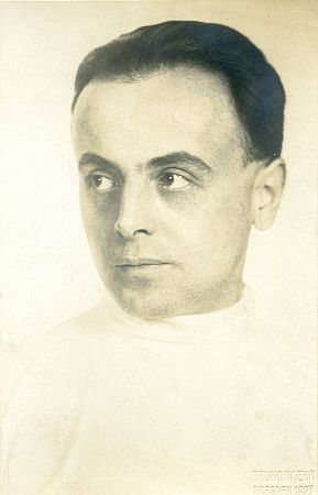 Portrait Ernst Waldow (Weltpostkarte mit Autograph), fotografiert 1927 von Bruno Wiehr, Dresden; Quelle: Deutsche Fotothek, (file: df_pos-1990-a_0000024); Eigentümer/Copyright SLUB Dresden/Deutsche Fotothek/Bruno Wiehr; Urheber: Bruno Wiehr; Datierung: 1927; Quelle: www.deutschefotothek.de