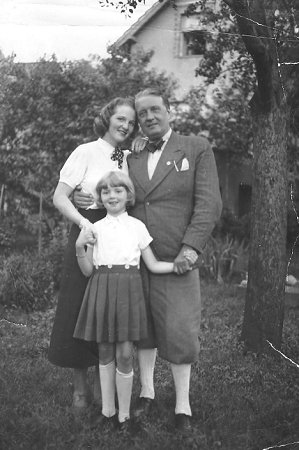 Charles Willy Kayser mit Ehefrau Ruth Sersen und Tochter Gabriella; Privatfoto freundlicherweise zur Verfügung gestellt von Enkel C. William Karel; Copyright C. William Karel