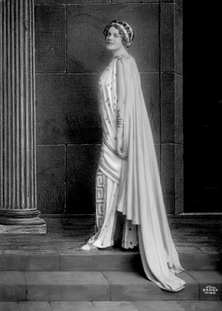 Maria Jeritza 1912 als Crysis in der Oper "Aphrodite" von Max Oberleithner; Foto mit freundlicher Genehmigung der Österreichischen Nationalbibliothek (ÖNB); Urheber: Atelier Madame d'Ora; (1881–1963); Datierung: 16.03.1912; Copyright ÖNB/Wien, Bildarchiv (Inventarnummer 203585-D)