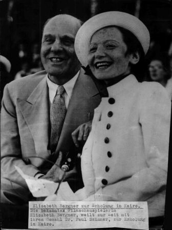 Elisabeth Bergner und ihr Gatte Paul Czinner in Kairo; Foto mit freundlicher Genehmigung der sterreichischen Nationalbibliothek (NB); Urheber/Krperschaft: New York Times Photo; Datierung: Ungenannt; Copyright NB Wien; Bildarchiv Austria (Inventarnummer FO300052/05)