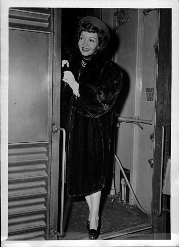 Claudette Colbert 1947; Foto mit freundlicher Genehmigung der sterreichischen Nationalbibliothek (NB); Urheber/Krperschaft: New York Times Photo; Datierung: 10.03.1947; Copyright NB Wien; Bildarchiv Austria (Inventarnummer FO300082/11)