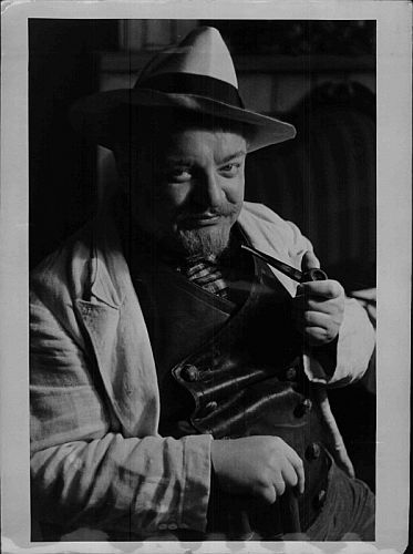 Heinrich George als "Quacksalber" Rasmus Thomsen in "Der kluge Mann", einer Komödie von Paul Sarauw (1883-1959) am Berliner "Schillertheater"; Datierung: 17.12.1937; Foto mit freundlicher Genehmigung der sterreichischen Nationalbibliothek (NB); Körperschaft: New York Times Photo; Copyright NB/Wien; Datierung: 17.12.1937; Bildarchiv Austria (Inventarnummer FO300154/01)