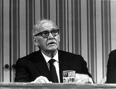 Attila Hörbiger 1973 bei der "Max-Reinhardt-Matinee" im "Theater in der Josefstadt"; Foto mit freundlicher Genehmigung der sterreichischen Nationalbibliothek (NB); Urheber/Autor: Alfred Cermak; Datierung: 09.09.1973; Copyright Alfred Cermak/ NB Wien; Bildarchiv Austria (Inventarnummer CE 118/20)