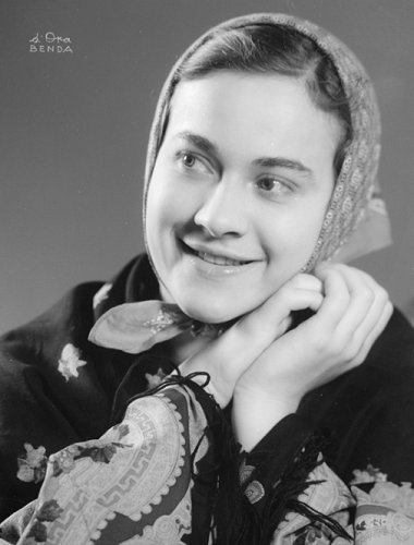 Gusti Huber 1933; Foto mit freundlicher Genehmigung der Österreichischen Nationalbibliothek1) (ÖNB); Urheber: Atelier D'Ora-Benda (Madame d'Ora1) (1881–1963) / Arthur Benda1) (1885–1969); Copyright ÖNB/Wien, Atelier D'Ora-Benda; Datierung: 05.07.1933; Bildarchiv (Inventarnummer 205412-B)