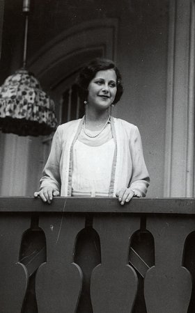 Hedy Lamarr (Hedy Kiesler) um 1931; Foto mit freundlicher Genehmigung der Österreichischen Nationalbibliothek (ÖNB); Körperschaft: Wide World Photo; Datierung: um 1931; Copyright ÖNB Wien; Bildarchiv Austria (Inventanrnummer Pf 44132:D (4)5)