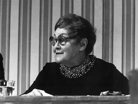 Lotte Lang 1973 bei der "Max-Reinhardt-Matinee" im "Theater in der Josefstadt"; Foto mit freundlicher Genehmigung der sterreichischen Nationalbibliothek (NB); Urheber/Autor: Alfred Cermak; Datierung: 09.09.1973; Copyright Alfred Cermak/ NB Wien; Bildarchiv Austria (Inventarnummer CE 120/2)