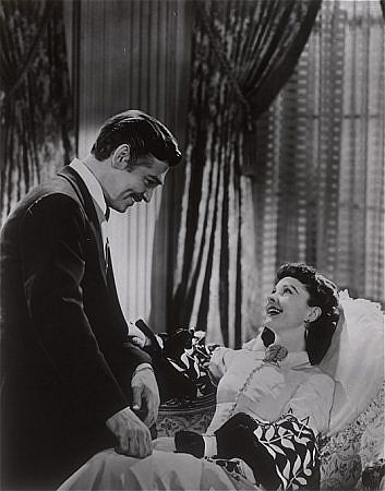 Vivian Leigh als Scarlett O'Hara zusammen mit Clark Gable als Rhett Butler in dem Film "Vom Winde verweht"; Foto mit freundlicher Genehmigung der sterreichischen Nationalbibliothek (&NB); Krperschaft: United States Information Service (USIS); Datierung: 1939; Copyright &NB Wien/USIS; Bildarchiv Austria (Inventarnummer Pf 33.869:E2)