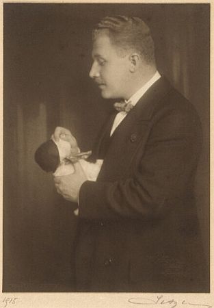 Hans Marr, 1915 fotografiert von Franz Xaver Setzer (18861939); Foto mit freundlicher Genehmigung der sterreichischen Nationalbibliothek) (NB); Urheber: Franz Xaver Setzer; Datierung: 1916; Rechteinhaber/Copyrifgt NB Wien, Bildarchiv  (Inventarnummer/Signatur Pf 4814 E1)