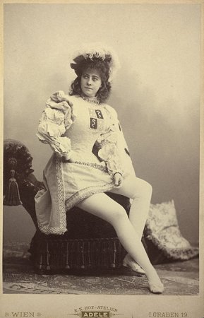 Adele Sandrock 1889 als Isabella in "Der Fall Clmenceau" von Alexandre Dumas der Jngere und Armand dArtois; Urheber: Atelier Adle; Datierung: 1889; Copyright NB Wien; Bildarchiv Austria (Inventarnummer Kor 376/6); Foto mit freundlicher Genehmigung der sterreichischen Nationalbibliothek (NB)