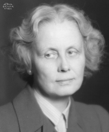 Helene Thimig 1947; Foto mit freundlicher Genehmigung der sterreichischen Nationalbibliothek (NB); Urheber: Atelier D'Ora-Benda (Madame d'Ora1 (18811963) / Arthur Benda (18851969); Datierung: 10.07.1947; Copyright NB/Wien, Bildarchiv (Inventarnummer 205486-B)