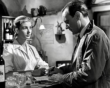 "Der goldene Salamander": Szenenfoto mit Anouk Aimée als Anna und Trevor Howard als Archäologe David Redfern; mit freundlicher Genehmigung von Pidax-Film, welche das Abenteuer Anfang Juni 2020 auf DVD herausbrachte