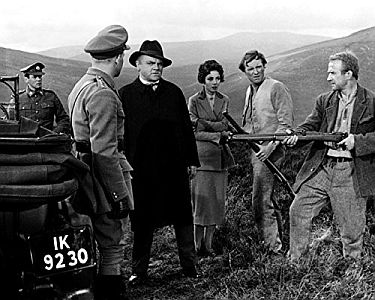 "Ein Händedruck des Teufels": Szenenfoto mit James Cagney (Mitte mit Hut) und Richard Harris als Terence OBrien (2. von rechts); mit freundlicher Genehmigung von Pidax-Film, welche den Film im September 2018 auf DVD herausbrachte.