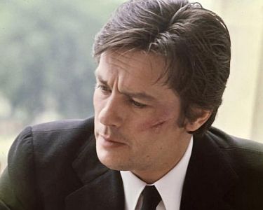 "Scorpio, der Killer": Szenenfoto mit Alain Delon als Jean Laurier alias "Scorpio"; mit freundlicher Genehmigung von Pidax Film, welche den Actionfilm am 23. April 2026 auf DVD herausbrachte