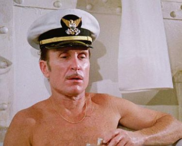 Szenenfoto mit Robert Duvall als Calvin Caspary  in "Das Feuerschiff"; mit freundlicher Genehmigung von Pidax-Film, welche die Literaturadaption im Juli 2019 auf DVD herausbrachte.