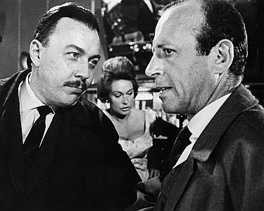 "Kommissar Freytag"; Szenenfoto mit Konrad Georg (r,) und Otto Stern als Frankfurter Kriminalbeamter in Folge 16 "Ein schwarzer Germane" (EA: 28.08.1964); mit freundlicher Genehmigung von "Pidax Film", welche die Serie am 29.10.2021 auf DVD veröffentlichte.