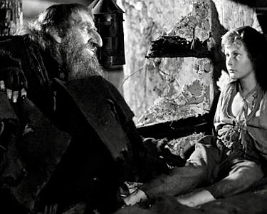 "Oliver Twist"": Szenenfoto mit Alec Guinnes in der Maske des Fagin und John Howard Davies als Oliver Twist; mit freundlicher Genehmigung von Pidax-Film, welche die Produktion am 24.04.2020 auf DVD herausbrachte.