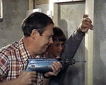 "Der Führerschein": Szenenfoto mit Klaus Herm als Familienvater Heinz Riehl; mit freundlicher Genehmigung von "Pidax film", welche die Produktion Anfang November 2014 auf DVD herausbrachte