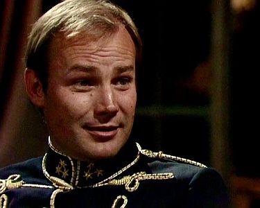 "Olympia": Szenenfoto mit Klaus Maria Brandauer als Husarenrittmeister Barna; mit freundlicher Genehmigung von Pidax Film, welche die dramatische Komdie am 11. September 2025 auf DVD herausbrachte.