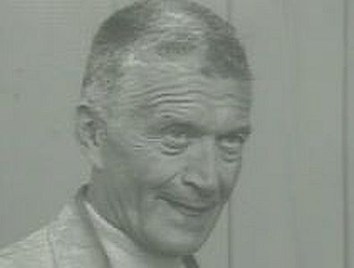 "Immer nur Mordgeschichten": Szenenfoto mit Friedrich Joloff als George Statten; mit freundlicher Genehmigung &nbsp;von Pidax Film, welche die Krimikom�die Anfang August 2012 auf DVD herausbrachte.