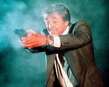 "Tote schlafen besser": Robert Mitchum als Privatdetektiv Philip Marlowe; mit freundlicher Genehmigung von Pidax-Film, welche die Produktion Anfang April 2020 auf DVD herausbrachte.