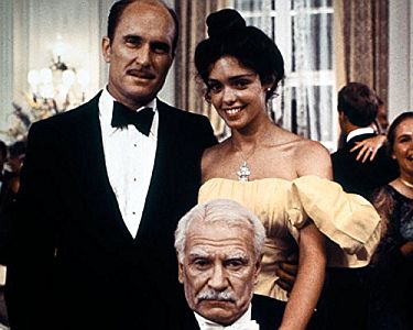 "Der Clan": Szenenfoto mit Laurence Olivier (unten) als Loren Hardeman Sr., Robert Duvall als Loren Hardeman III und Katharine Ross als Sally Hardeman mit freundlicher Genehmigung von Pidax-Film, welche die Produktion  Mitte September 2018 auf DVD herausbrachte