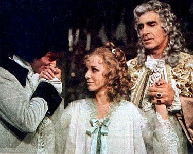 "Die Marquise von B."; Szenenfoto mit Heidelinde Weis als Marquise von Brinvilliers und Peter Pasetti (r.) als Marquis von Brinvilliers; mit freundlicher Genehmigung von Pidax-Film, welche den Zweiteiler im Juli 2020 auf  DVD herausbrachte.