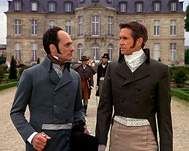 "Napoleon und Josephine": Szenenfoto mit Anthony Perkins (r.) als Talleyrand und Nickolas Grace als Lord Nelson; mit freundlicher Genehmigung von Pidax-Film, welche den Dreiteiler Mitte Juni 2018 auf DVD herausbrachte.