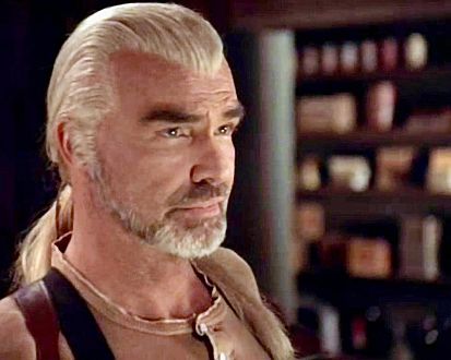 "Im Mond des Jägers": Szenenfoto mit Burt Reynolds als Clayton Samuels; mit freundlicher Genehmigung von Pidax-Film, welche den Thriller am 11. Juli 2024 auf DVD herausbrachte.