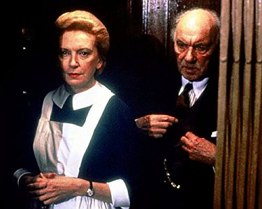 Zeugin der Anklage: Szenenfoto mit Ralph Richardson als Strafverteidiger SirWilfridRobart und Deborah Kerr als dessen Krankenschwester Miss Plimsoll; mit freundlicher Genehmigung von Pidax-Film, welche die Produktion Mitte September 2018 auf DVD herausbrachte