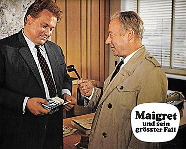 "Maigret und sein größter Fall": Szenenfoto mit Günter Strack (Kommissar Delvigne) und Heinz Rühmann (Kommissar Maigret); mit freundlicher Genehmigung von Pidax-Film, welche die Produktion am 14. April 2017 als "Remastered Edition" "auf DVD herausbrachte.