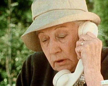 "Der Mann, der den Eiffelturm verkaufte": Szenenfoto mit Agnes Windeck als Gaunerin Eliza Leeds; mit freundlicher Genehmigung von Pidax-Film, welche den Krimi am 04.10.2013 auf DVD herausbrachte.