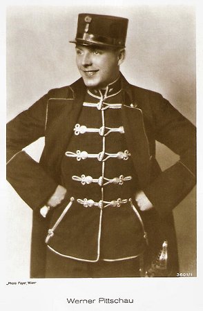 Werner Pittschau als Leutnant der bayerischen Alpenjger in dem Kriegsmelodram "Kaiserjger" (1928) von Regisseur von Hans Otto Löwenstein; Urheber: Georg Fayer (18921950); Ross-Karte Nr. Nr. 3601/1; Lizenz: gemeinfrei