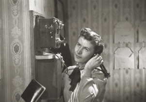 Anne-Marie Blanc als Gilberte de Courgenay; Quelle: cyranos.ch bzw. Archiv "Praesens-Film AG" Zürich; mit freundlicher Genehmigung von Peter Gassmann (Praesens-Film AG, Zürich); Copyright Praesens-Film AG