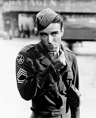 Montgomery Clift als GI Ralph Stevenson in "Die Gezeichneten"; Quelle/Link: cyranos.ch bzw. Archiv "Praesens-Film AG" Zürich", mit freundlicher Genehmigung von Peter Gassmann (Praesens-Film AG, Zürich); Copyright Praesens-Film AG