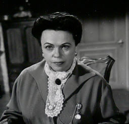 Berta Drews in dem Film "Es geschah am hellichten Tag" (1958); Quelle: www.cyranos.ch bzw. Archiv "Praesens-Film AG, Zrich", mit freundlicher Genehmigung von Peter Gassmann (Praesens-Film AG, Zrich); Copyright Praesens-Film AG 